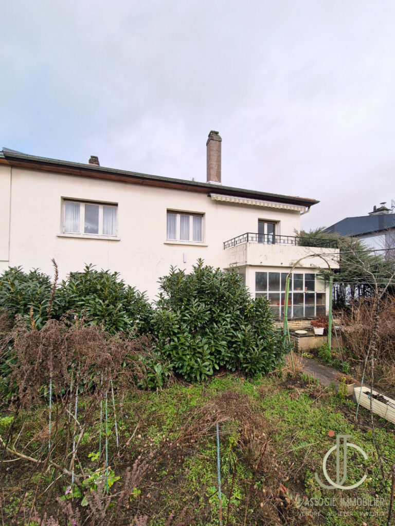 SAINT-MAX Maison sixties moderniste, 126 m2  + annexes