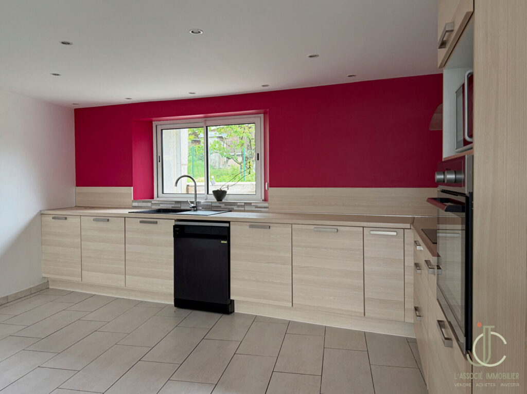 LIGNEVILLE – Maison de village rénové – 5 chambres – garage et jardin