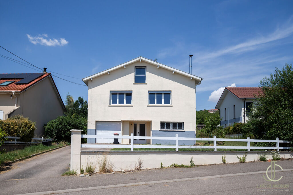 LAITRE-SOUS-AMANCE – maison indépendante avec jardin (presque) plat !