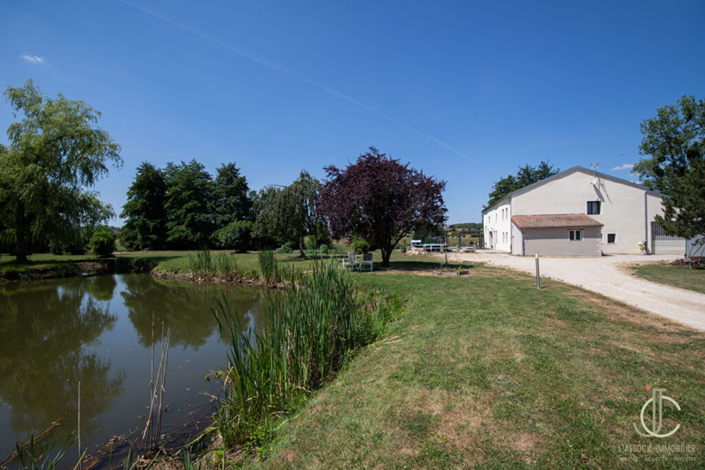 Saint Ouen Les Parey / Vosges : Ancien Moulin rénové 328m², Étang, 2.6 Hectares, DPE A
