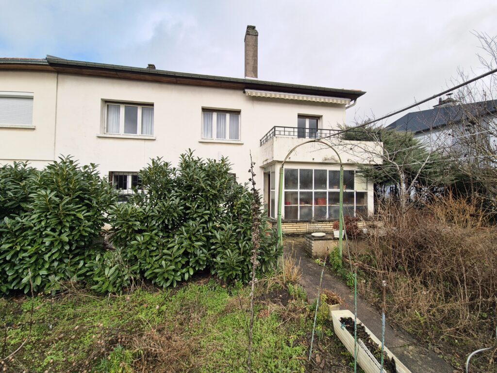 Jardin et cadre verdoyant de cette maison vendue à Saint-Max à deux pas de la ville
