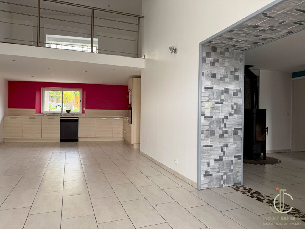 LIGNEVILLE – Maison de village rénové – 5 chambres – garage et jardin