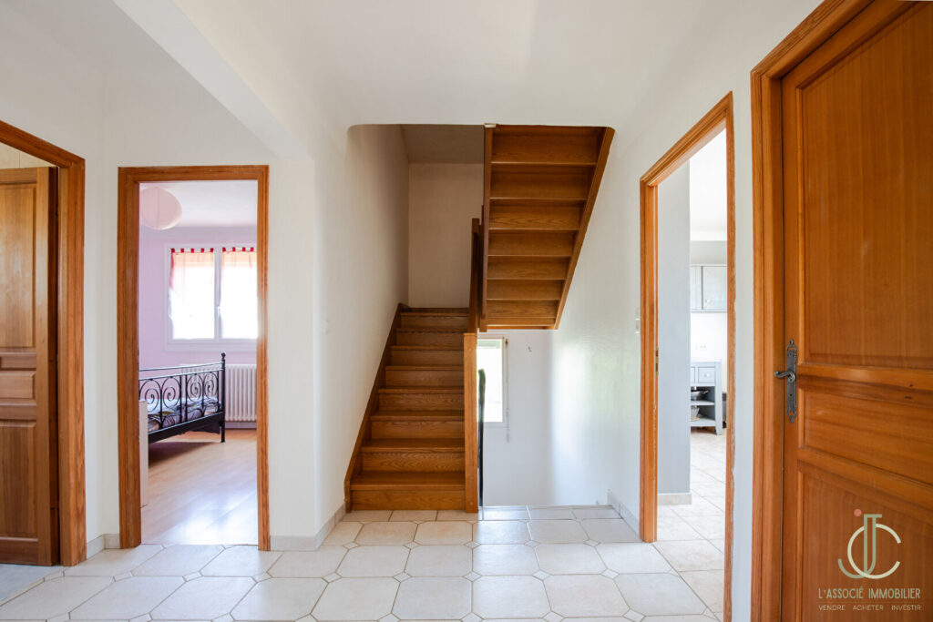 LAITRE-SOUS-AMANCE – maison indépendante avec jardin (presque) plat !