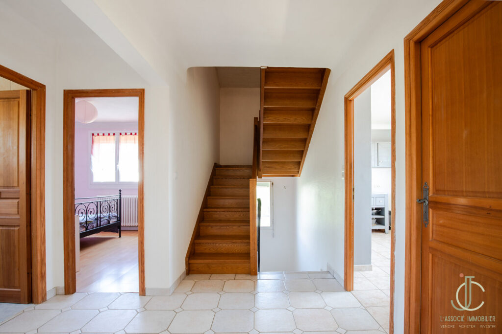 LAITRE-SOUS-AMANCE – maison indépendante avec jardin (presque) plat !