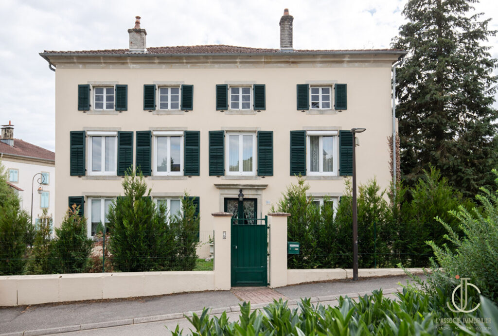 REMONCOURT – Demeure de Charme XVIIIe siècle -10 pièces jardin et piscine